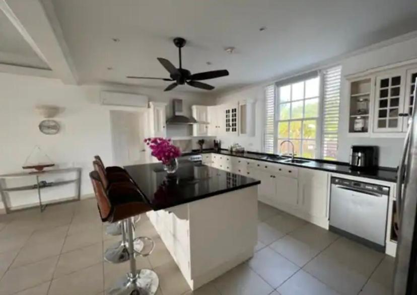 Purple Haze - Infinity Pool Holiday Home Minutes From The Island'S Best Beaches 세인트 제임스 외부 사진