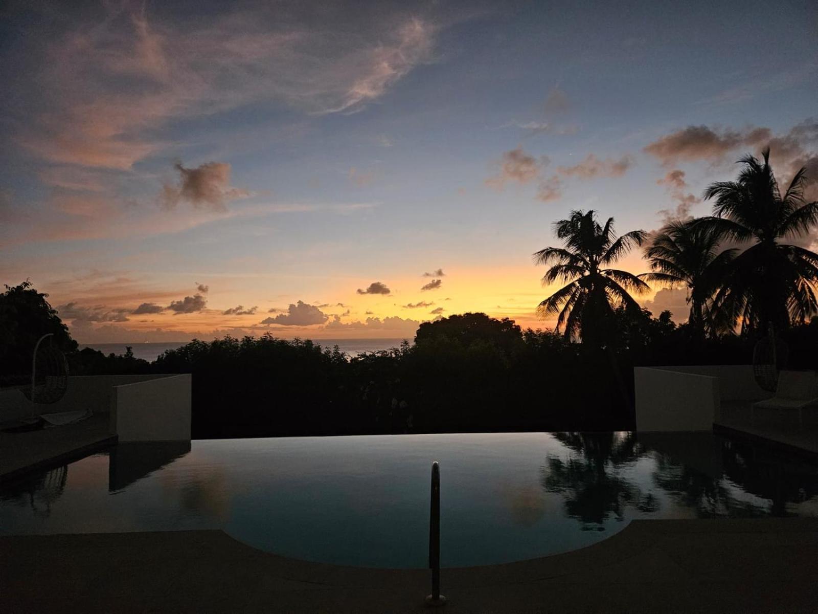 Purple Haze - Infinity Pool Holiday Home Minutes From The Island'S Best Beaches 세인트 제임스 외부 사진